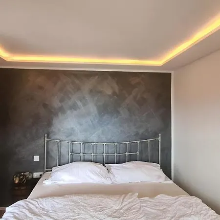 Ruhige Bergvilla In Alleinlage Am Mondsee Mit Seeblick Bergblick Und Whirlpool Innerschwand