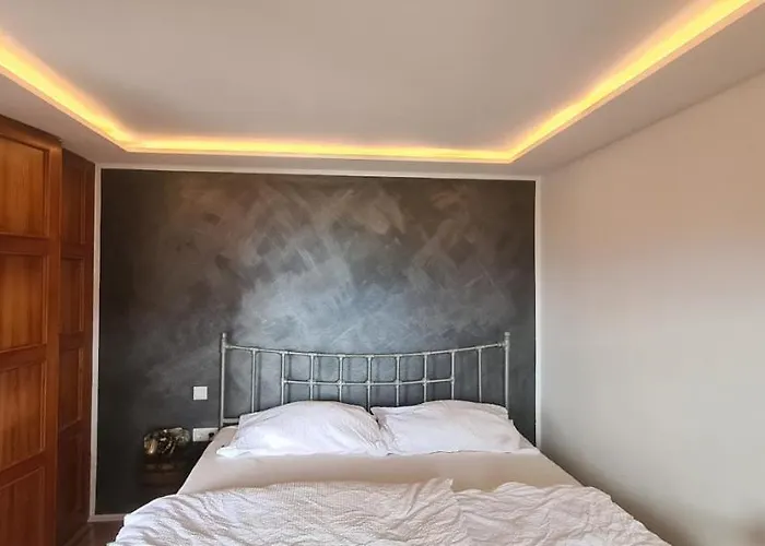 Ruhige Bergvilla In Alleinlage Am Mondsee Mit Seeblick Bergblick Und Whirlpool Innerschwand